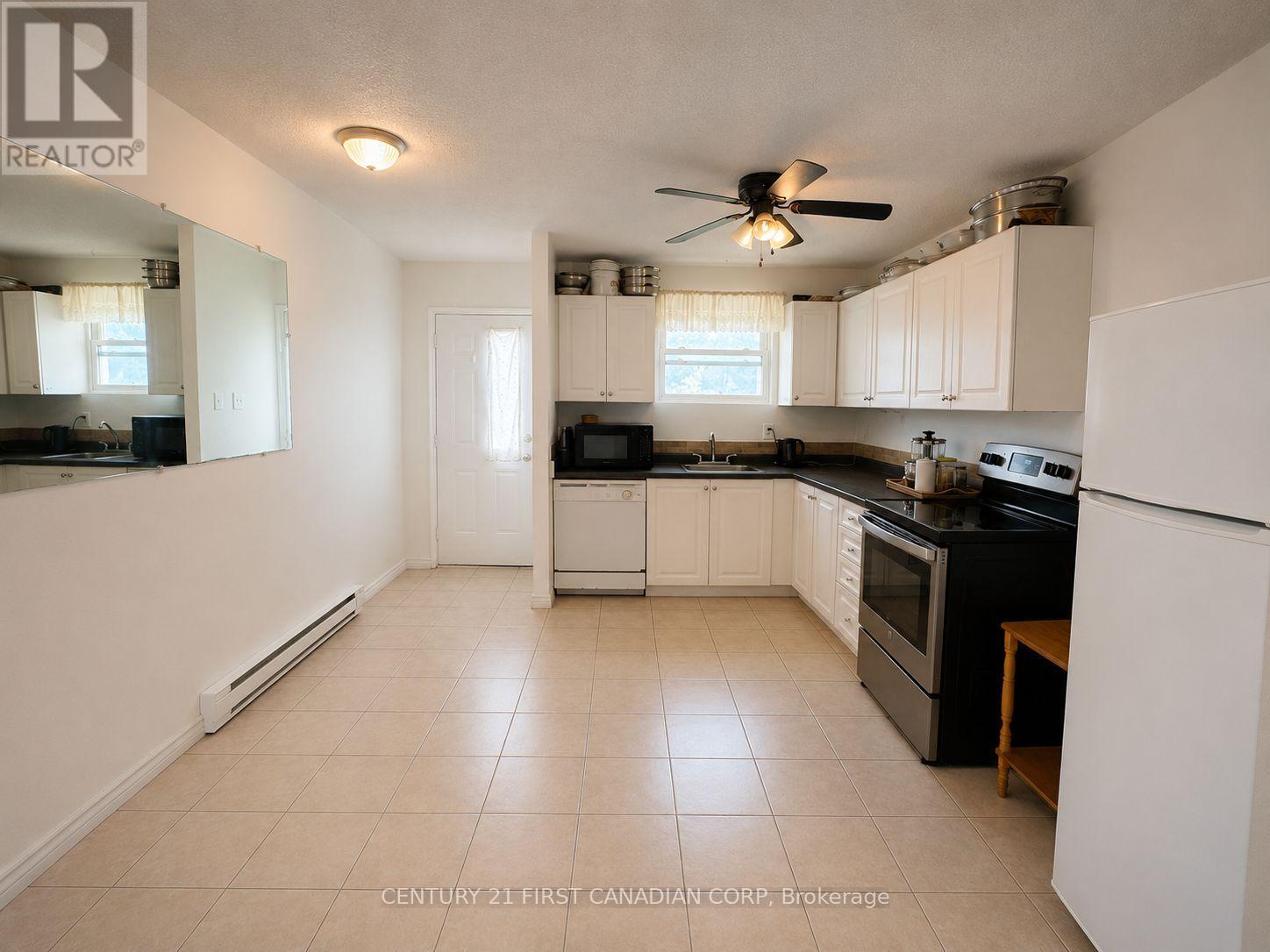 #37 1919 TRAFALGAR STREET - 3