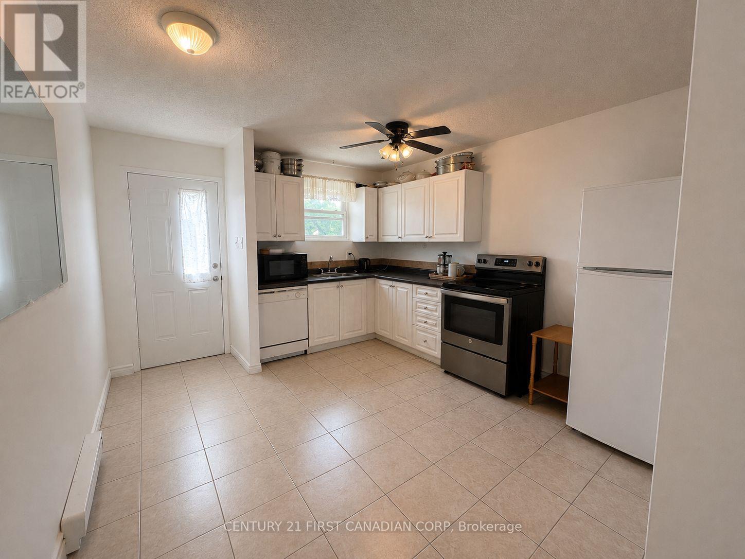#37 1919 TRAFALGAR STREET - Image 4