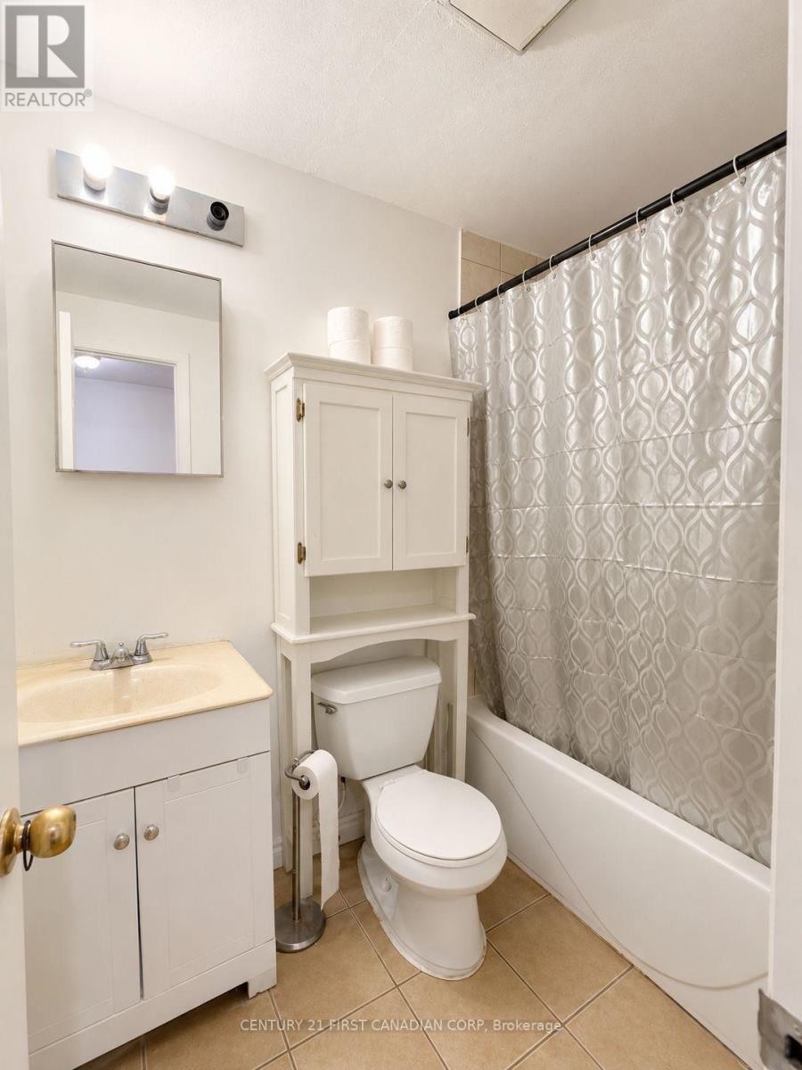 #37 1919 TRAFALGAR STREET - 7