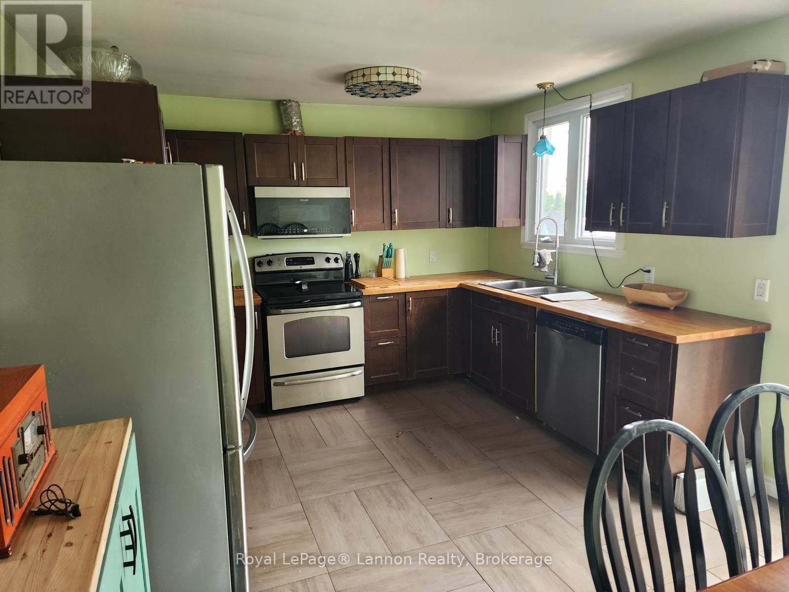 94 LAKEVIEW DRIVE - 5