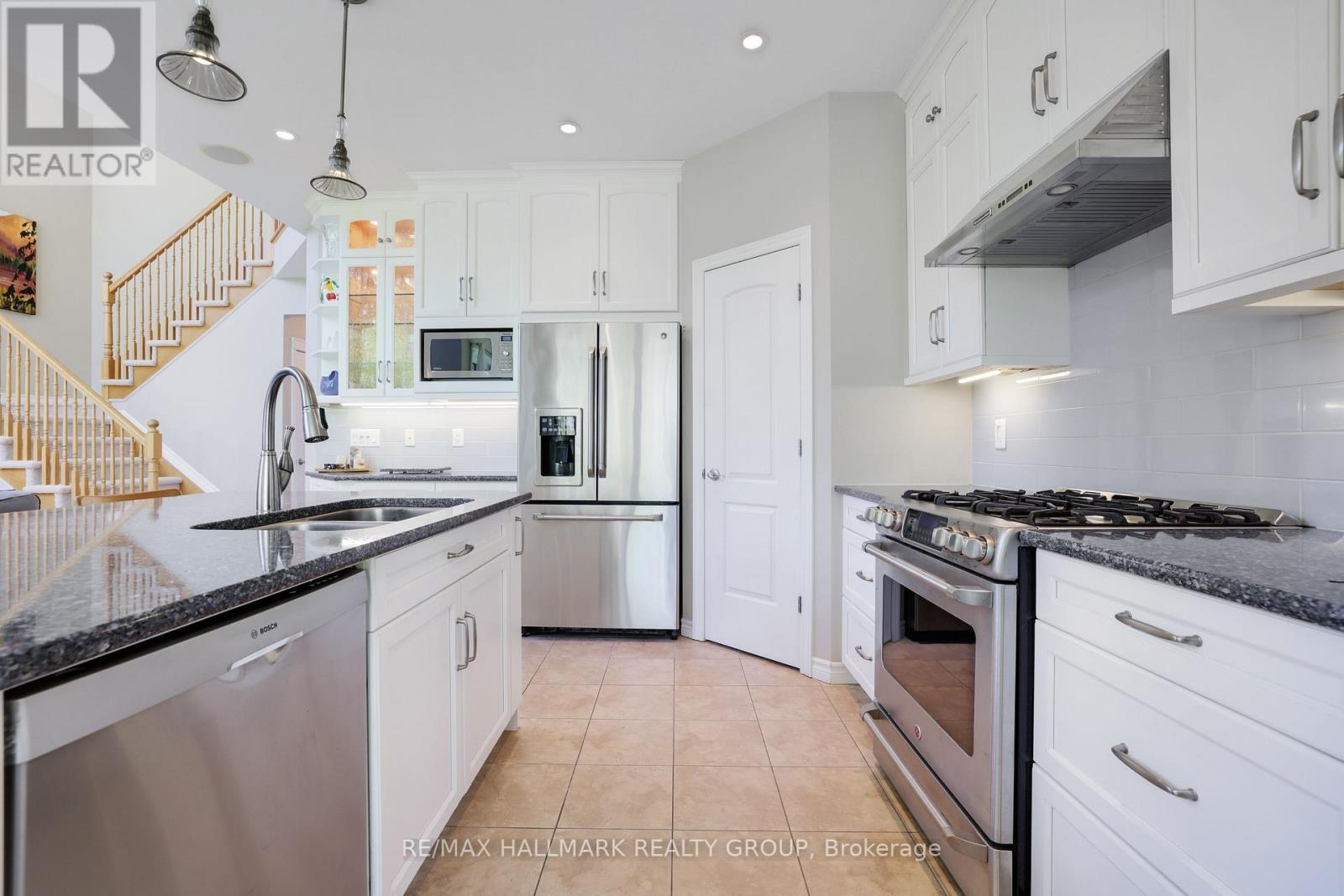 90 STONEWATER BAY - 16