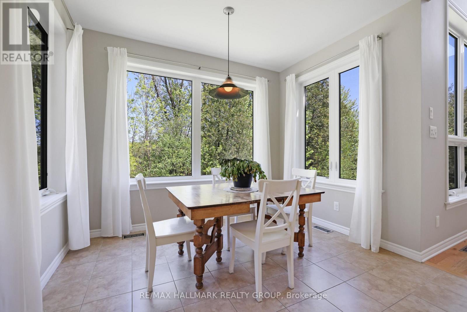 90 STONEWATER BAY - 18
