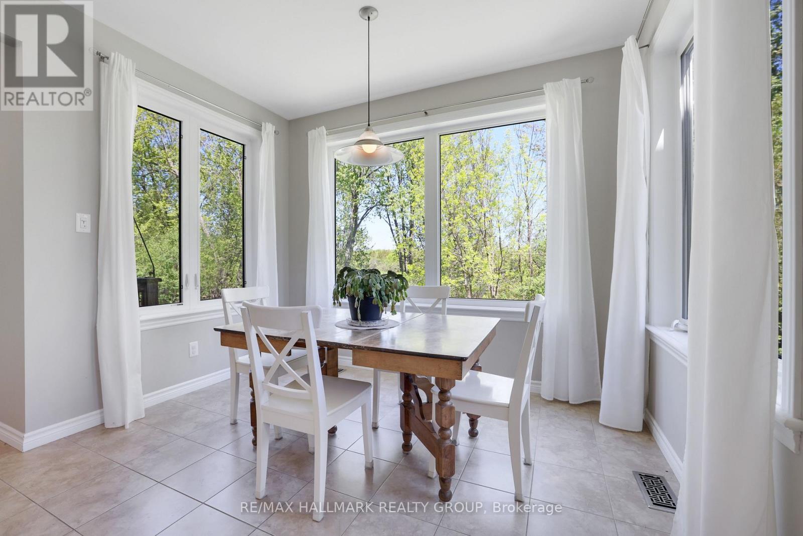 90 STONEWATER BAY - 19