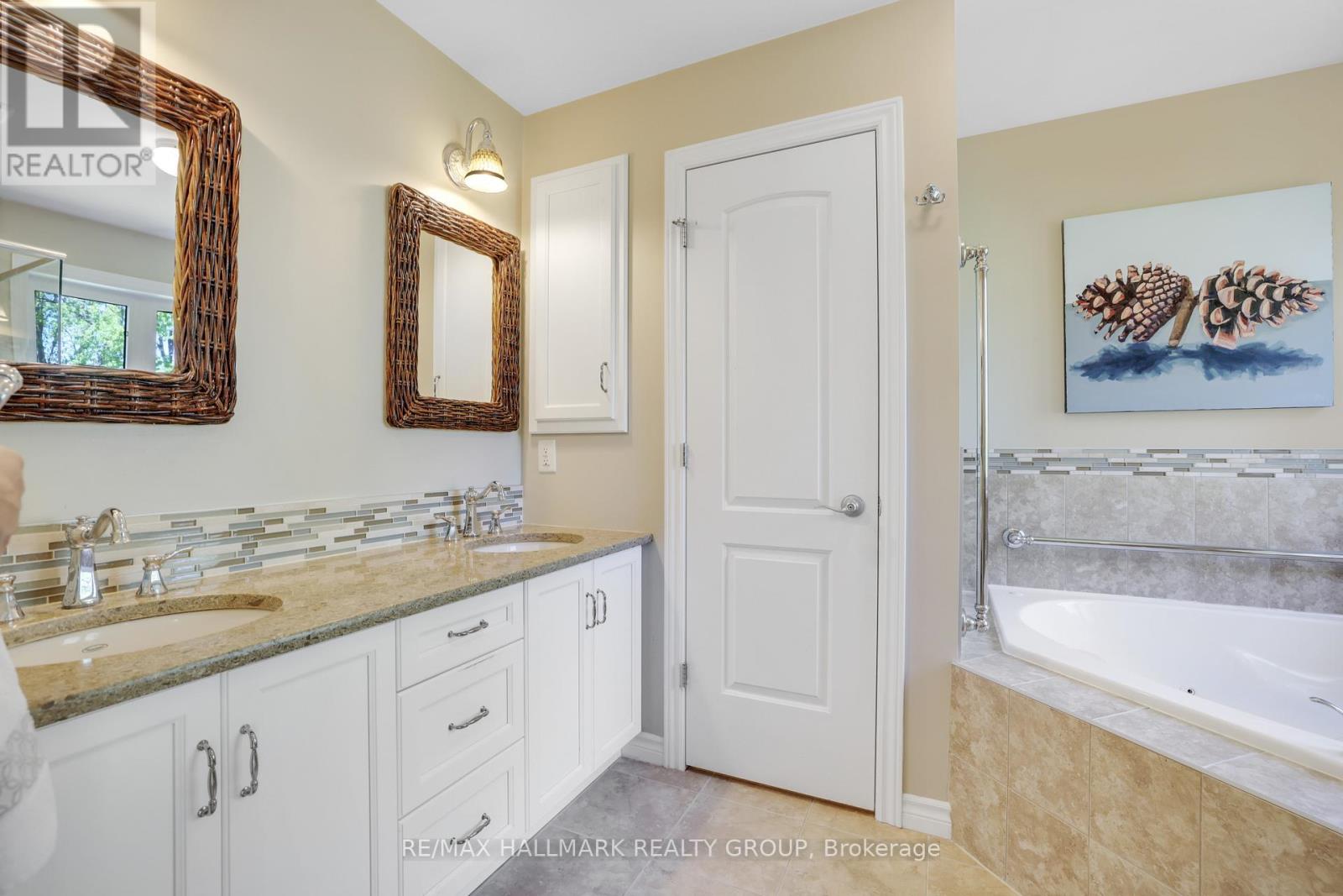 90 STONEWATER BAY - 30