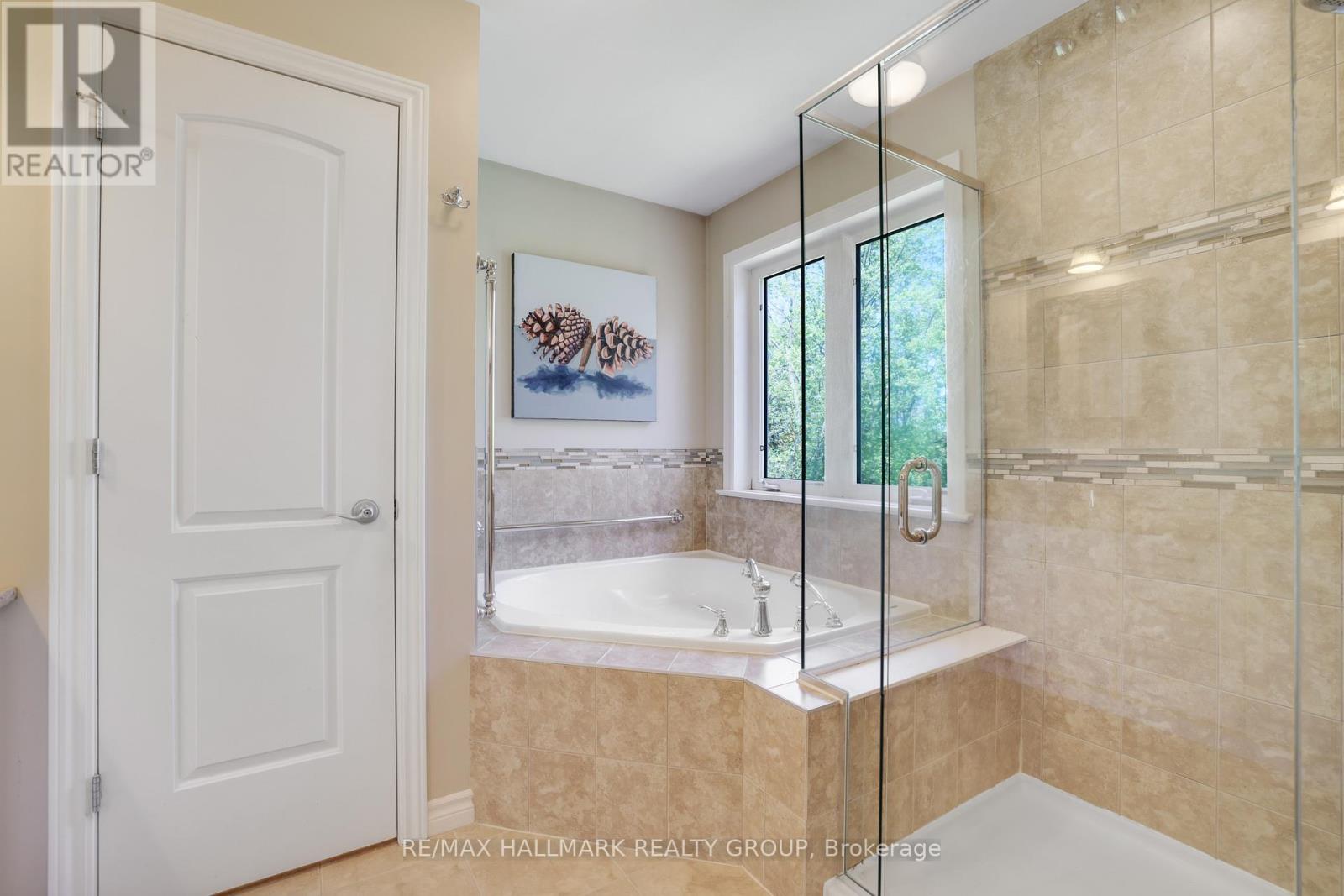 90 STONEWATER BAY - 31
