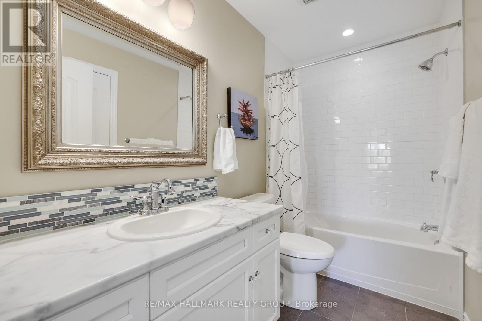 90 STONEWATER BAY - 32