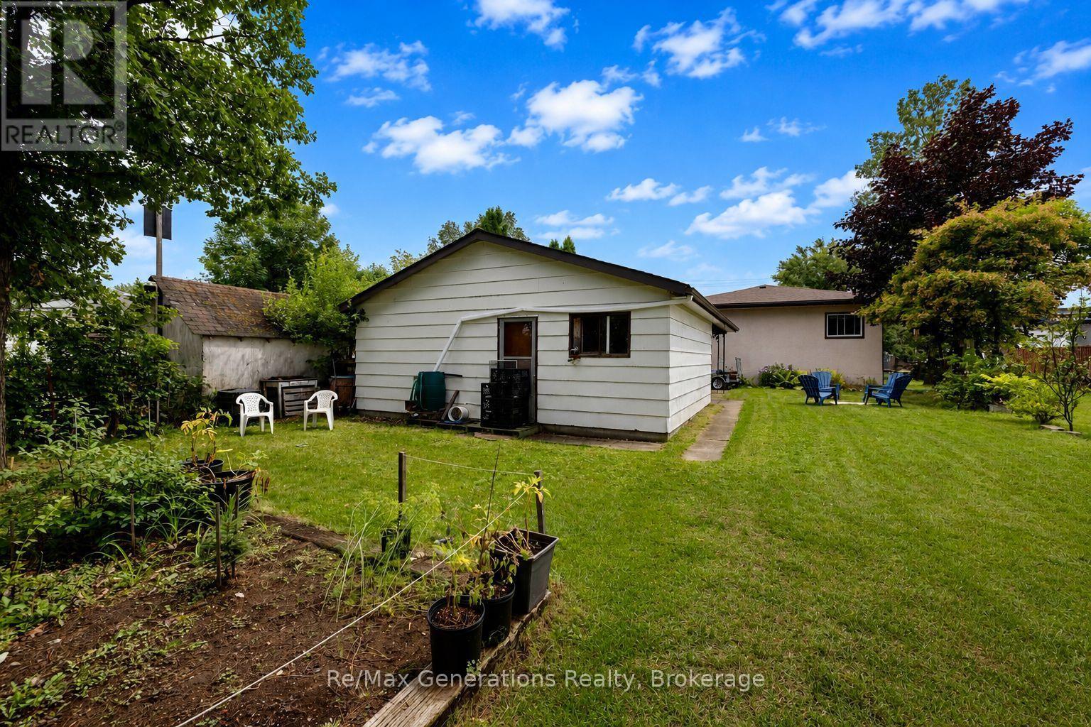 1900 BAILEY AVENUE - 17