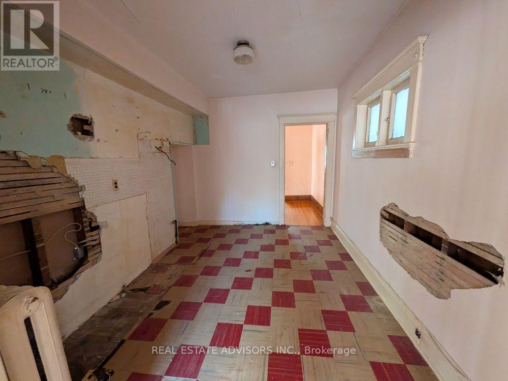 61 GREENSIDES AVENUE - 16