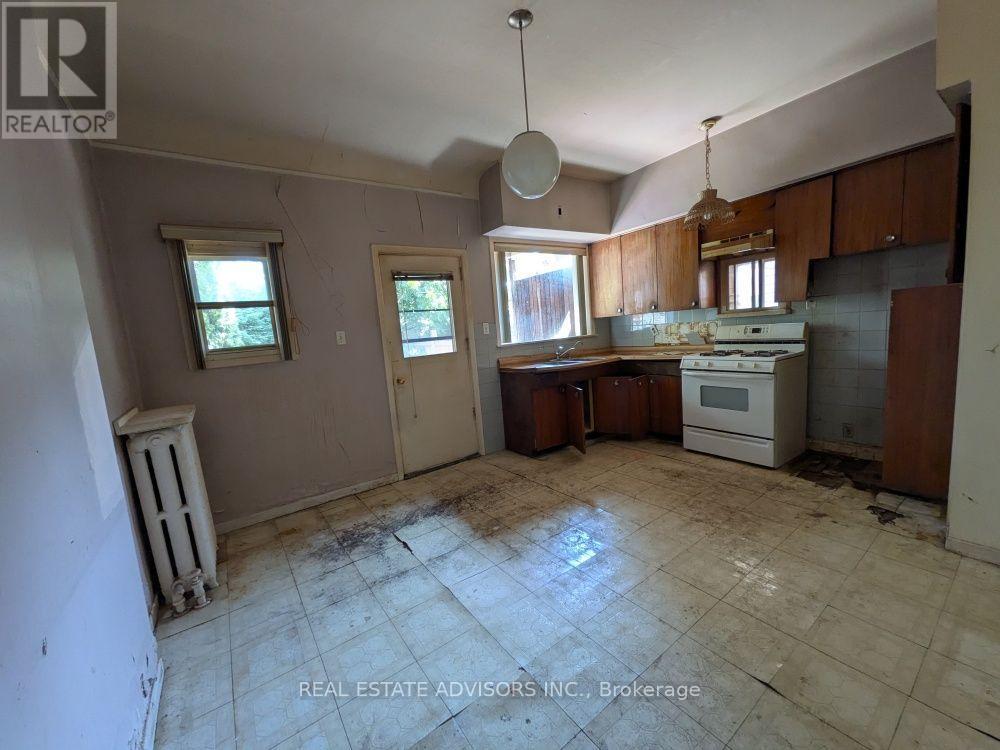 61 GREENSIDES AVENUE - Image 6