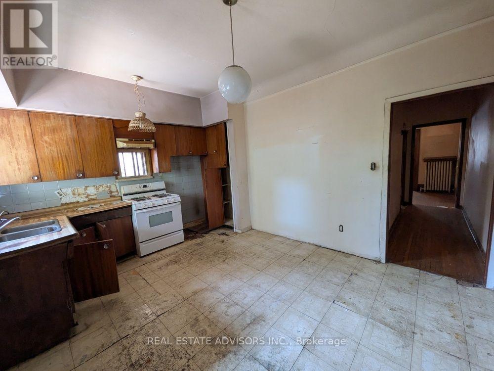 61 GREENSIDES AVENUE - Image 7