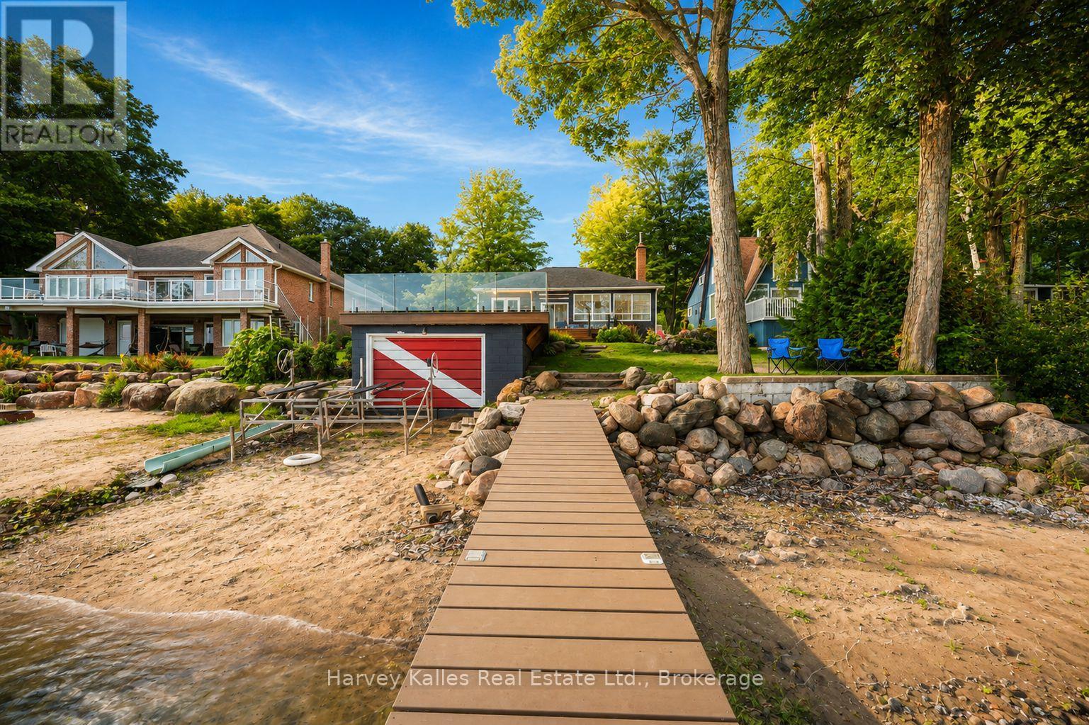 1515 CHAMPLAIN ROAD - 10