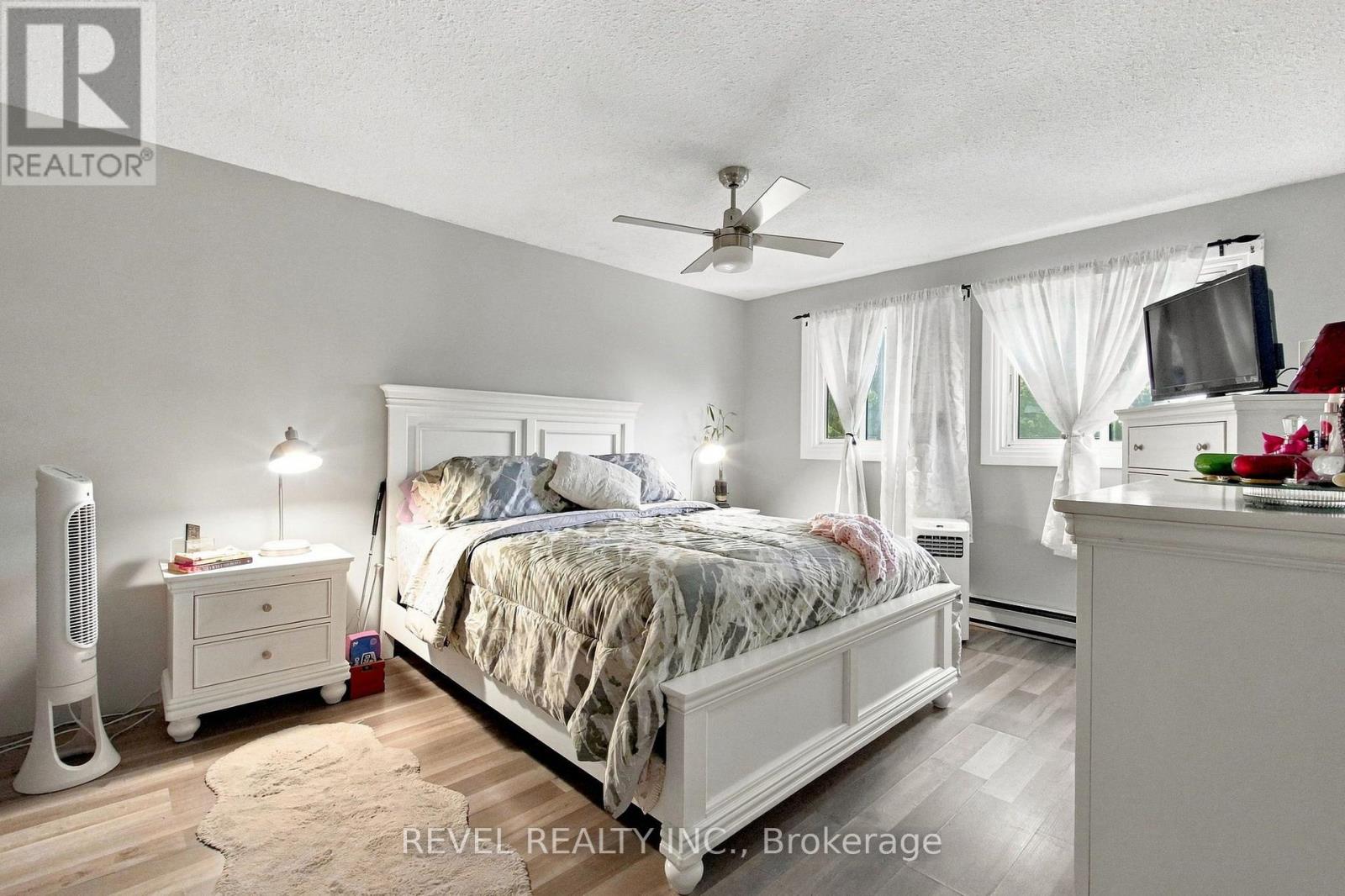 562 CAPILANO CRESCENT - 11