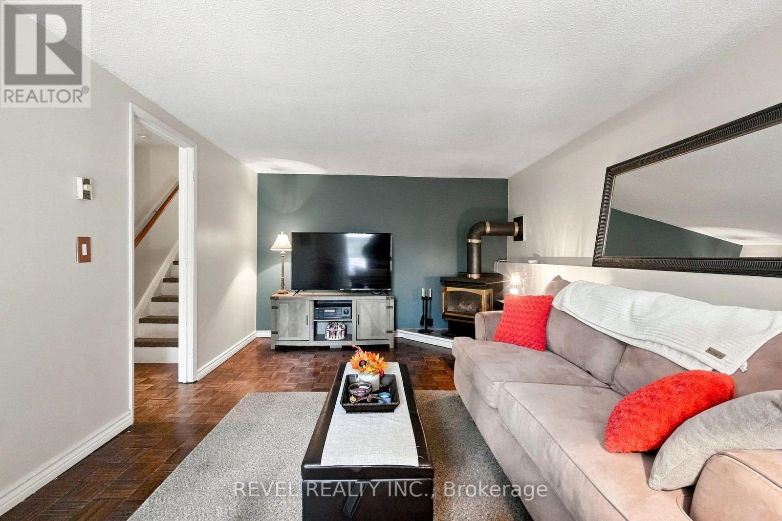 562 CAPILANO CRESCENT - 19