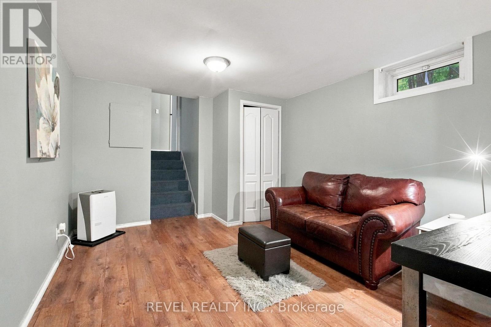 562 CAPILANO CRESCENT - Image 25