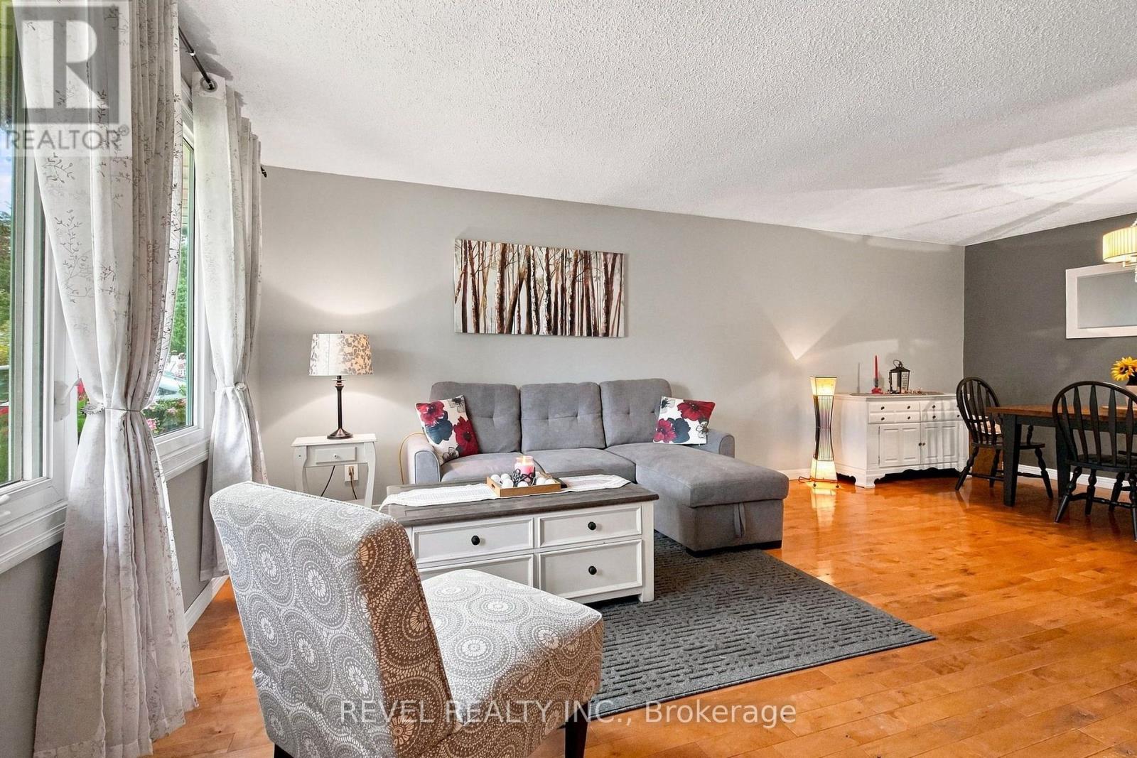 562 CAPILANO CRESCENT - 4