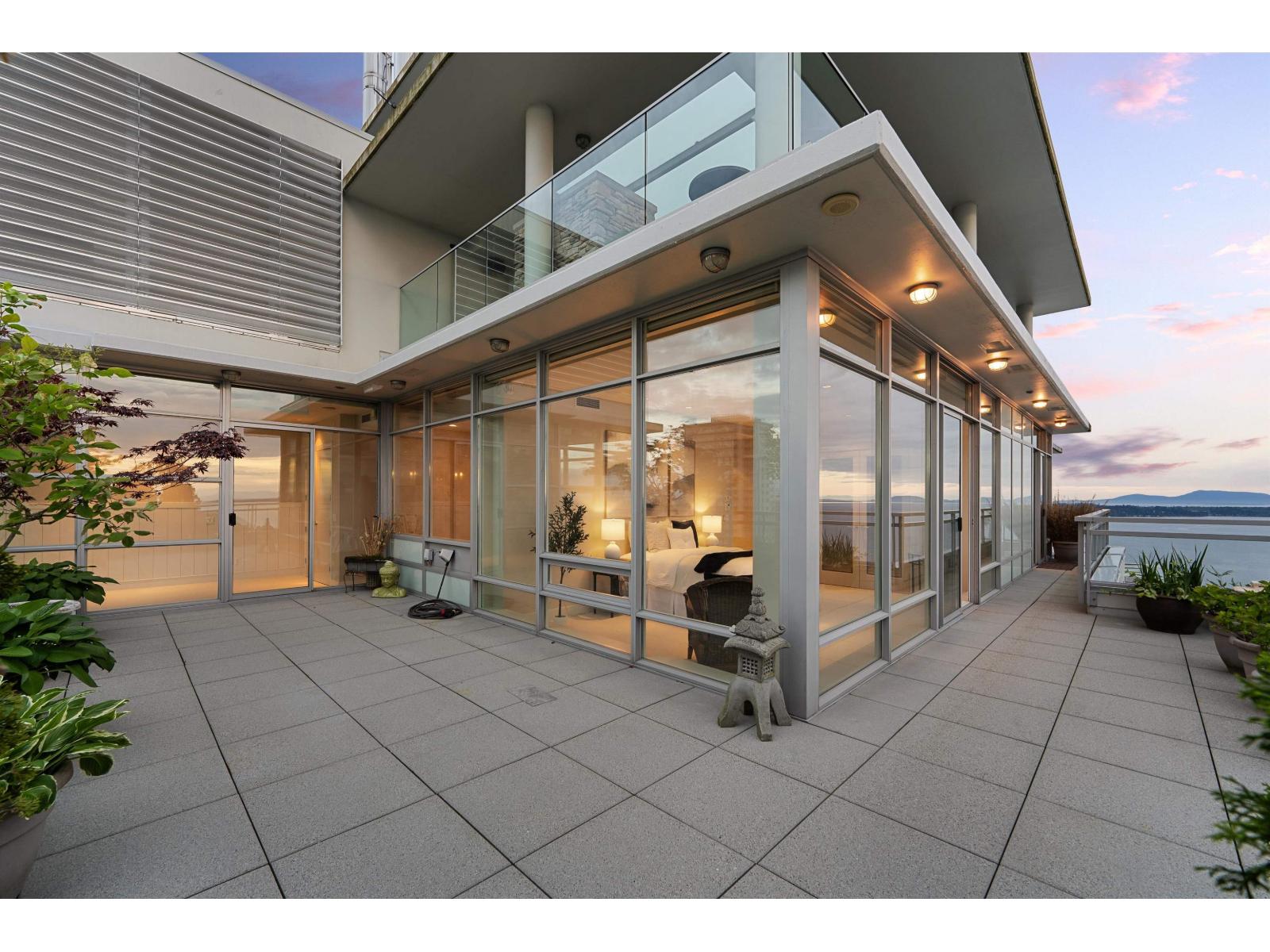 PH2 1473 JOHNSTON ROAD, White Rock