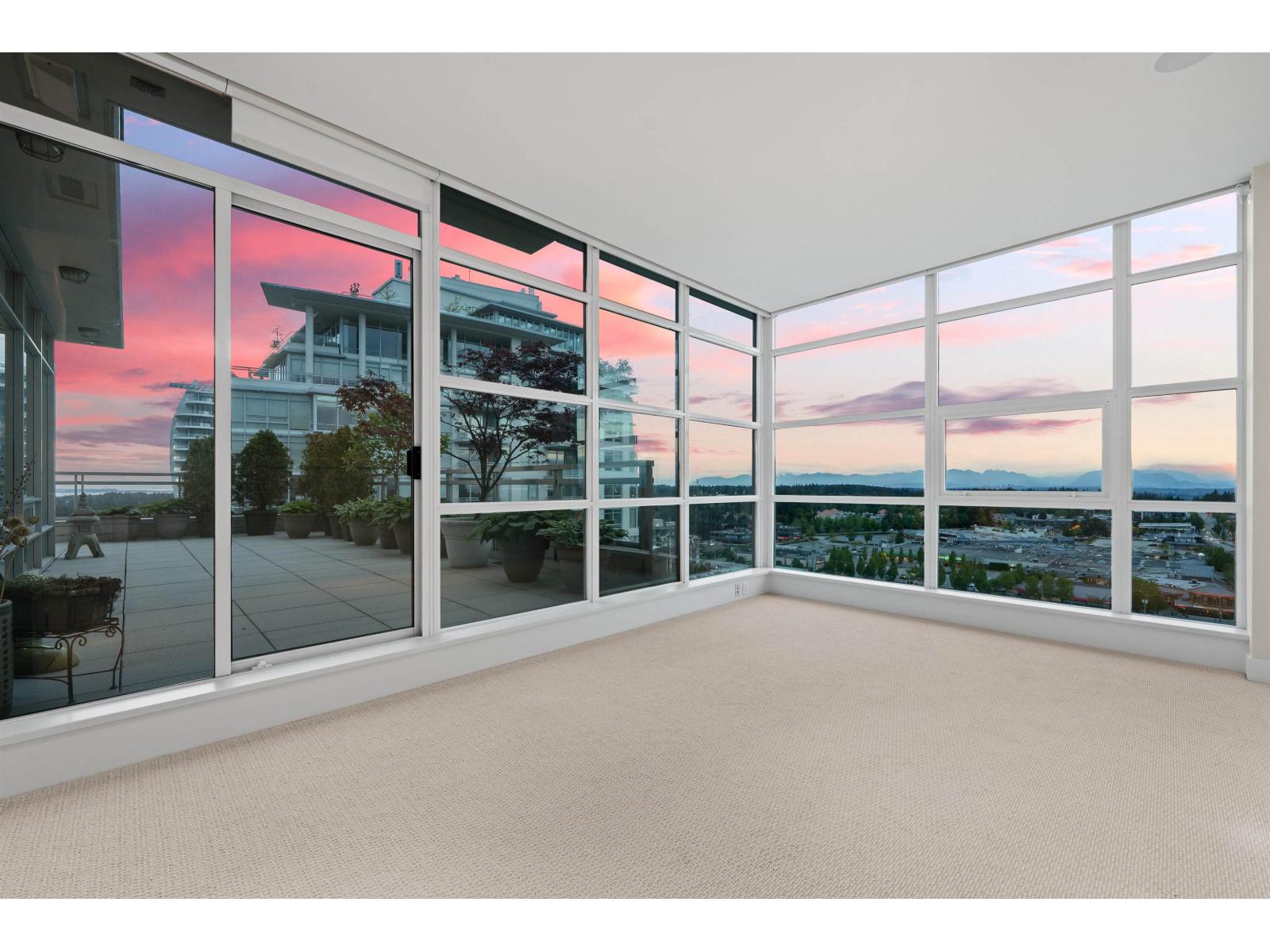 PH2 1473 JOHNSTON ROAD, White Rock