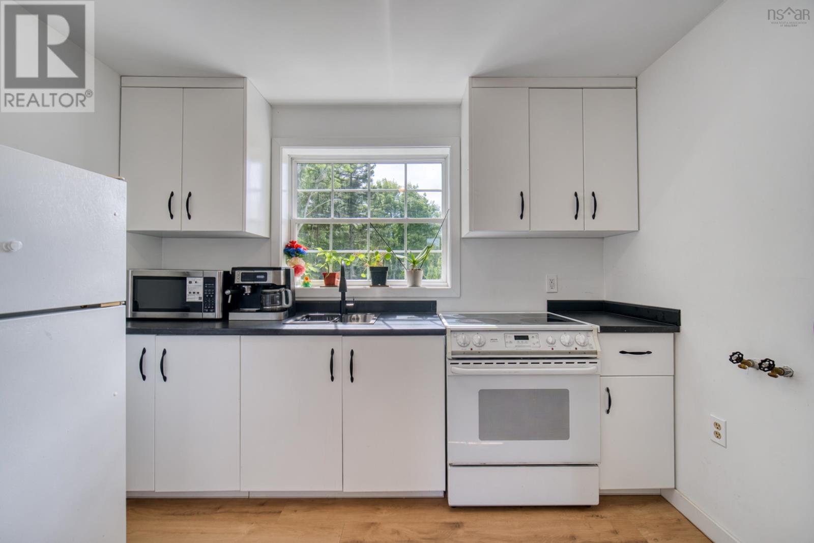 370 Back Centre Road - Image 37