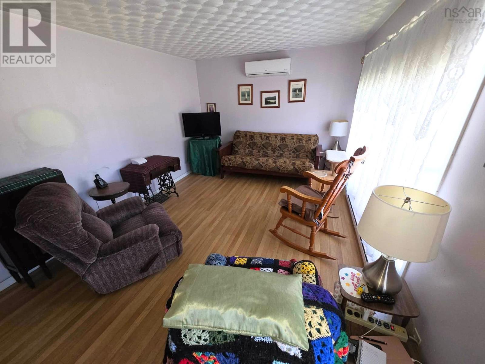 135 Monteith Avenue - 11
