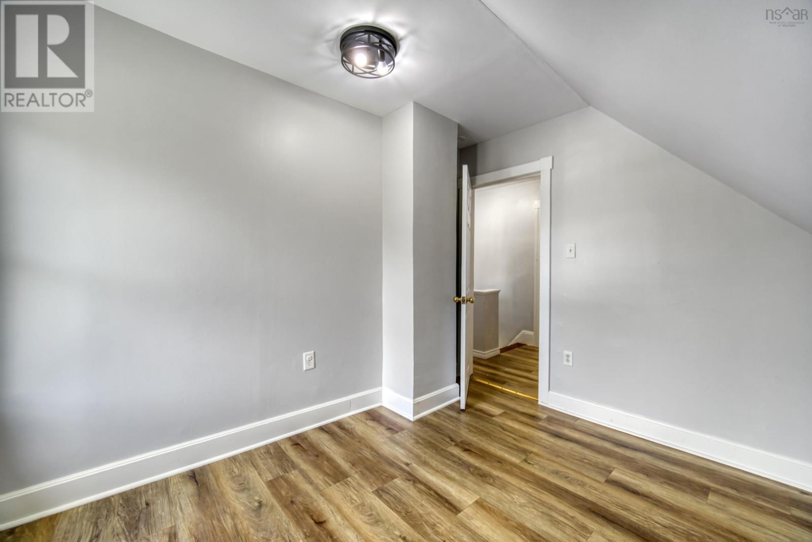 370 Back Centre Road - Image 25