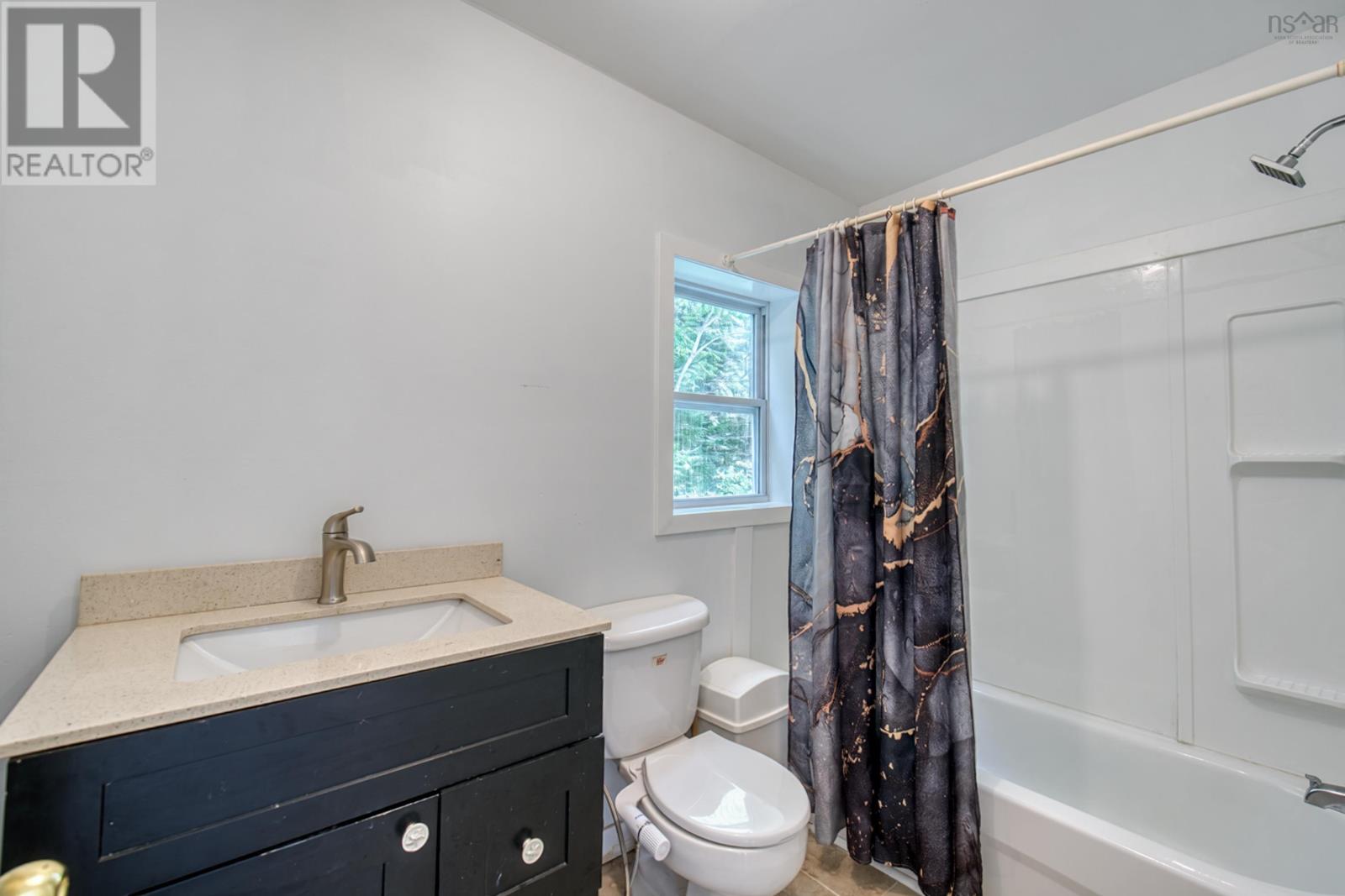 370 Back Centre Road - Image 38