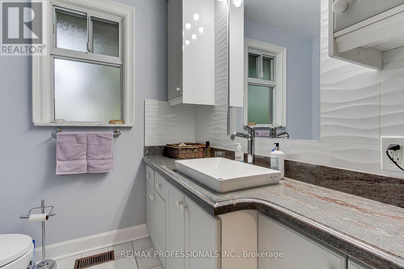 40 COWLEY AVENUE - Image 19