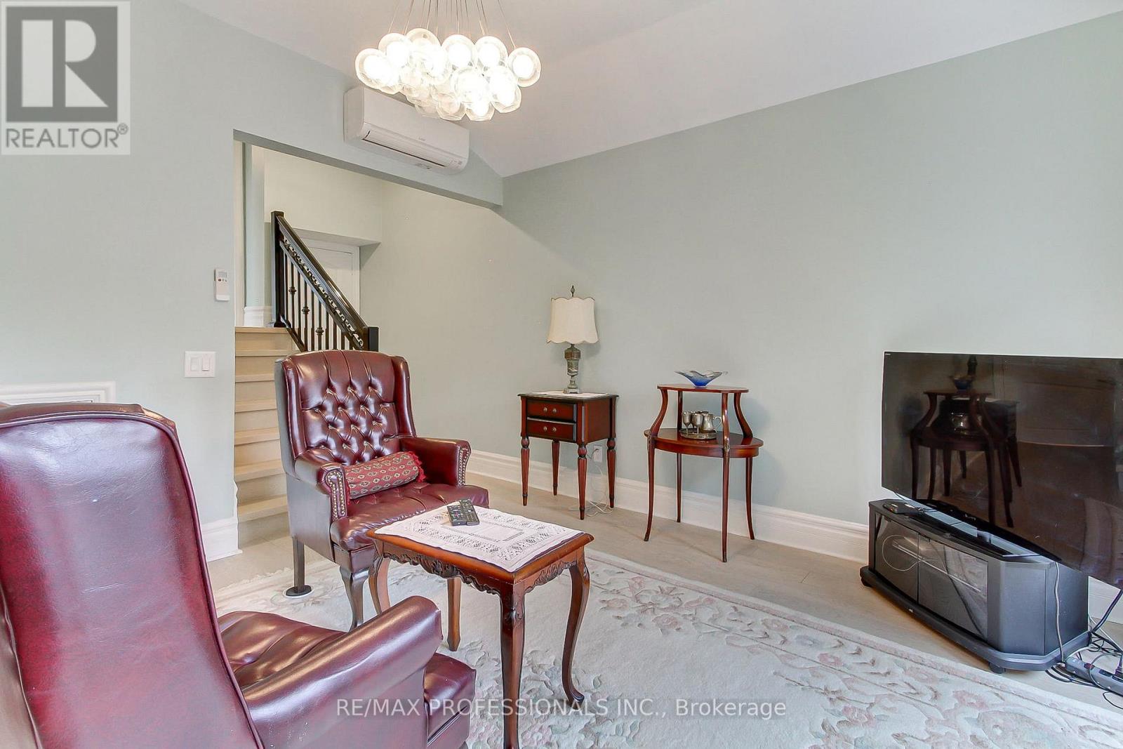 40 COWLEY AVENUE - Image 32