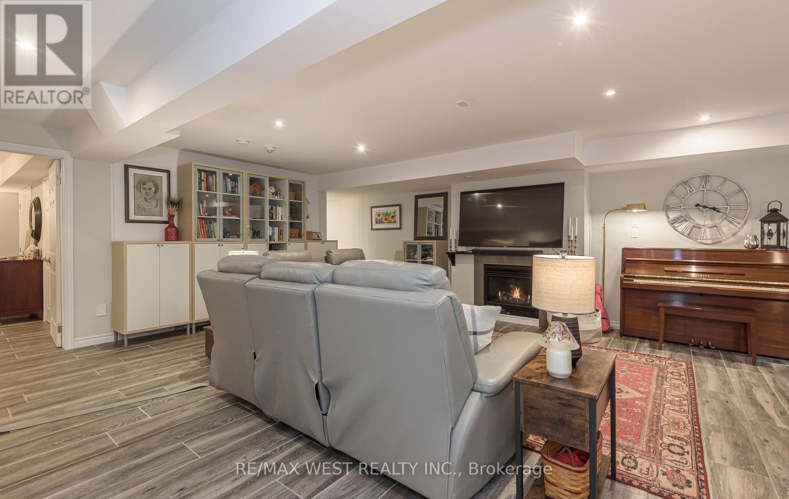 128 SAMMON DRIVE - Image 33