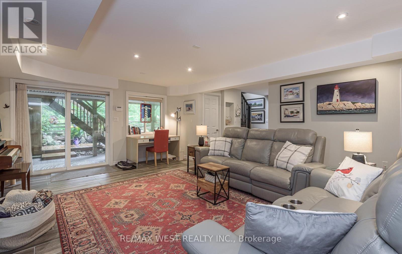 128 SAMMON DRIVE - Image 35