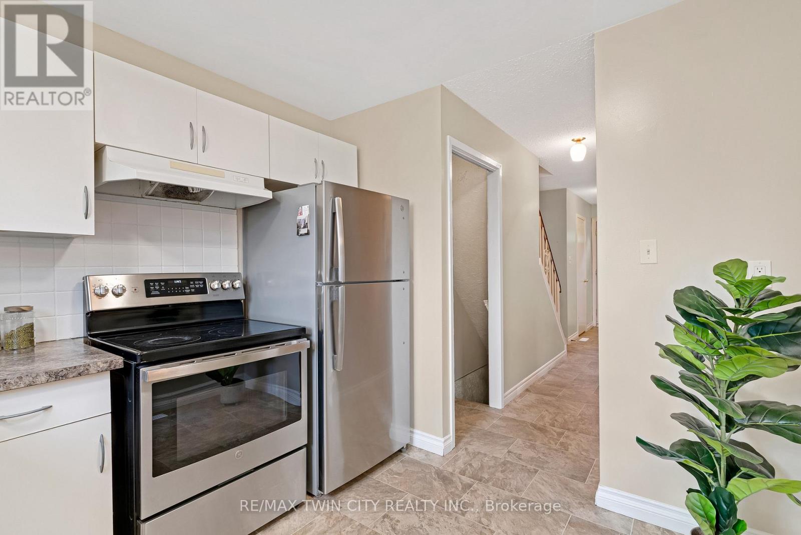 #23 25 UPPER CANADA DRIVE - Image 14