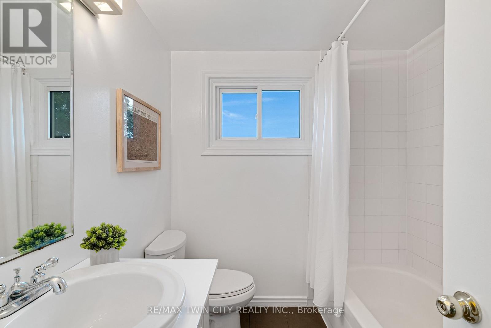 #23 25 UPPER CANADA DRIVE - Image 22
