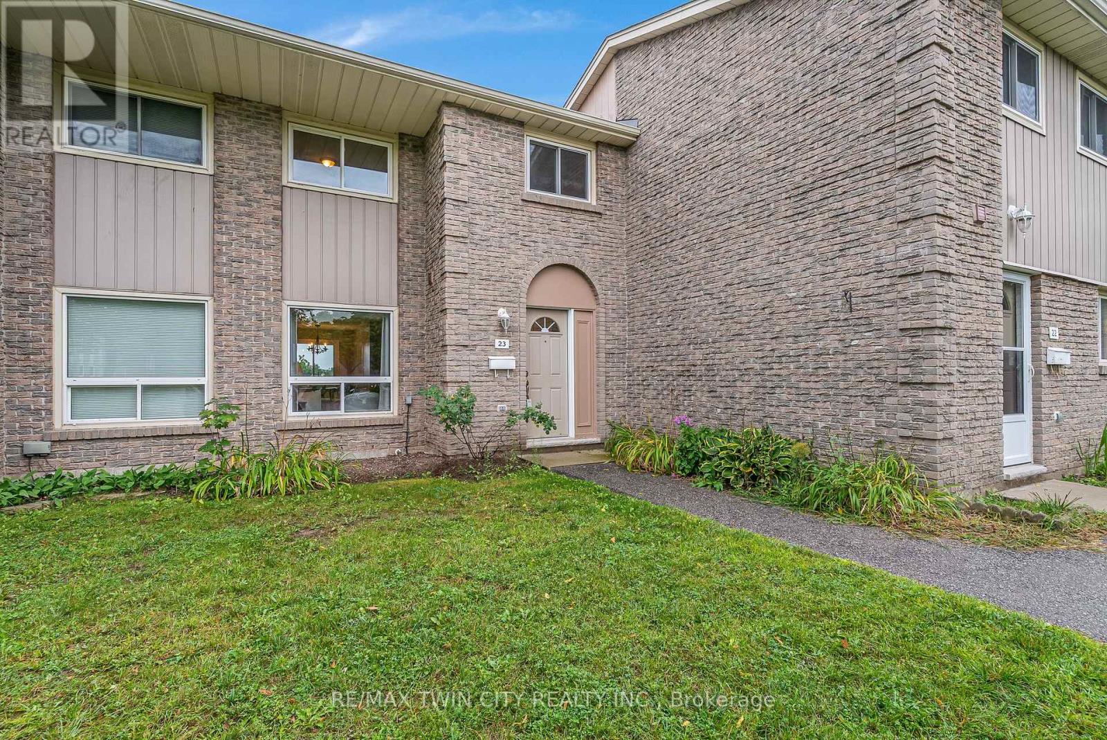 #23 25 UPPER CANADA DRIVE - Image 28