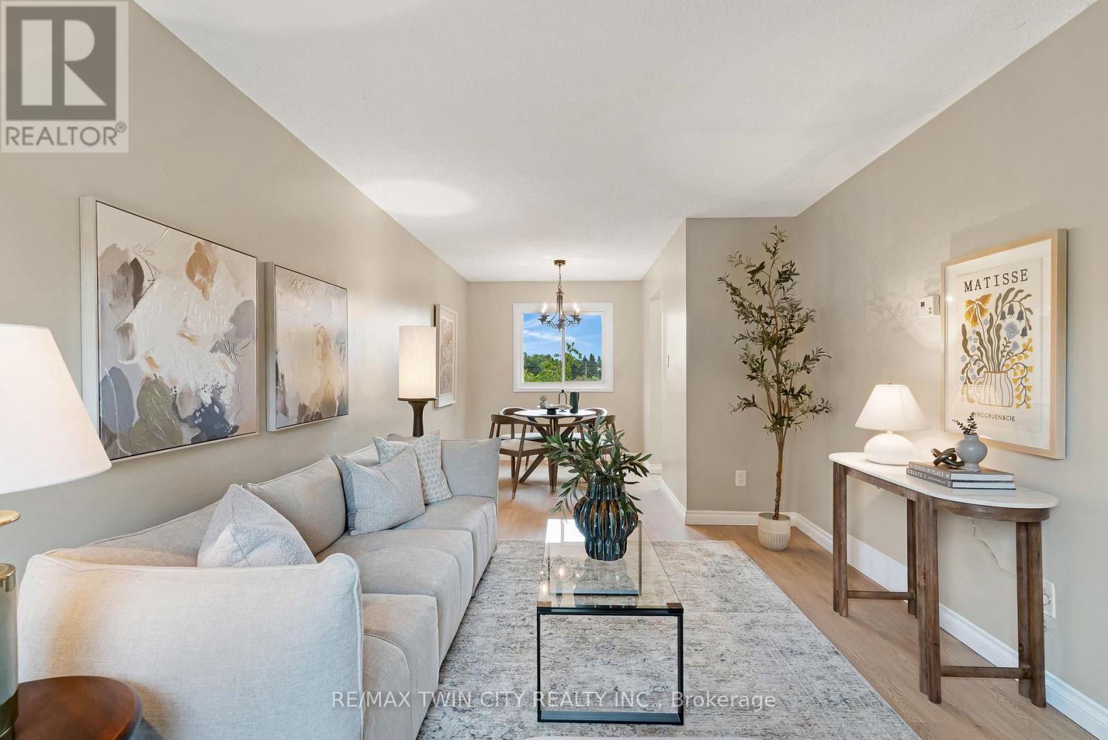 23 - 25 UPPER CANADA DRIVE — photo 3