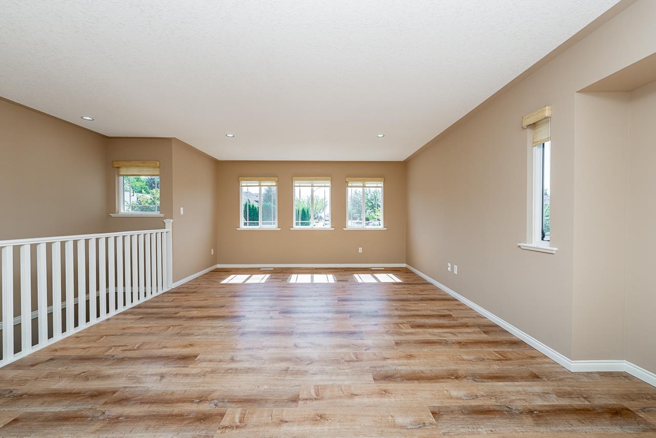 8480 DOERKSEN Drive, Mission, British Columbia, V2V7C4, Mission, British Columbia — photo 5 of 5