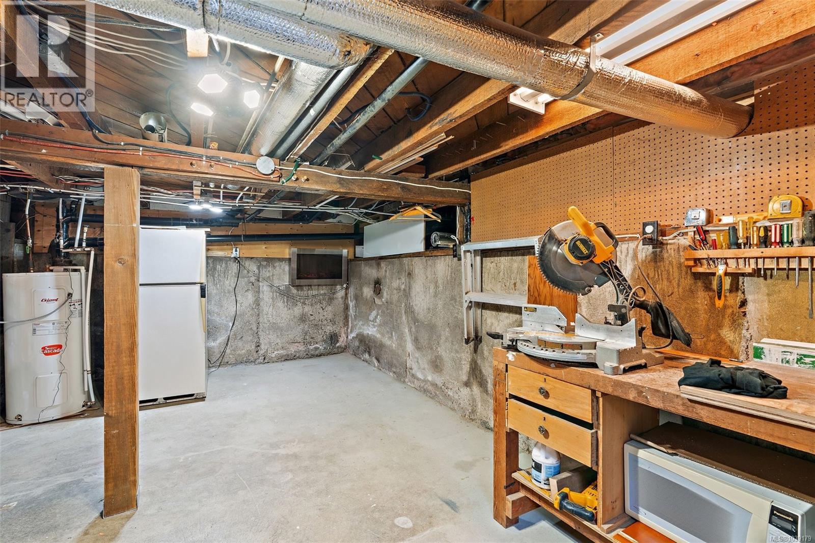 9712 Chemainus Rd - Image 47