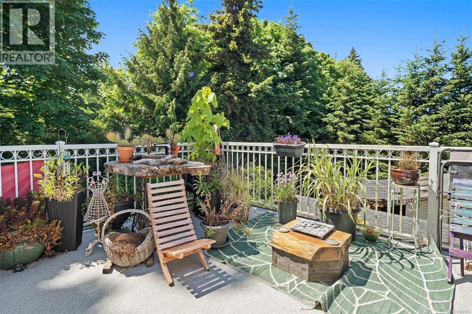 9712 Chemainus Rd - Image 37