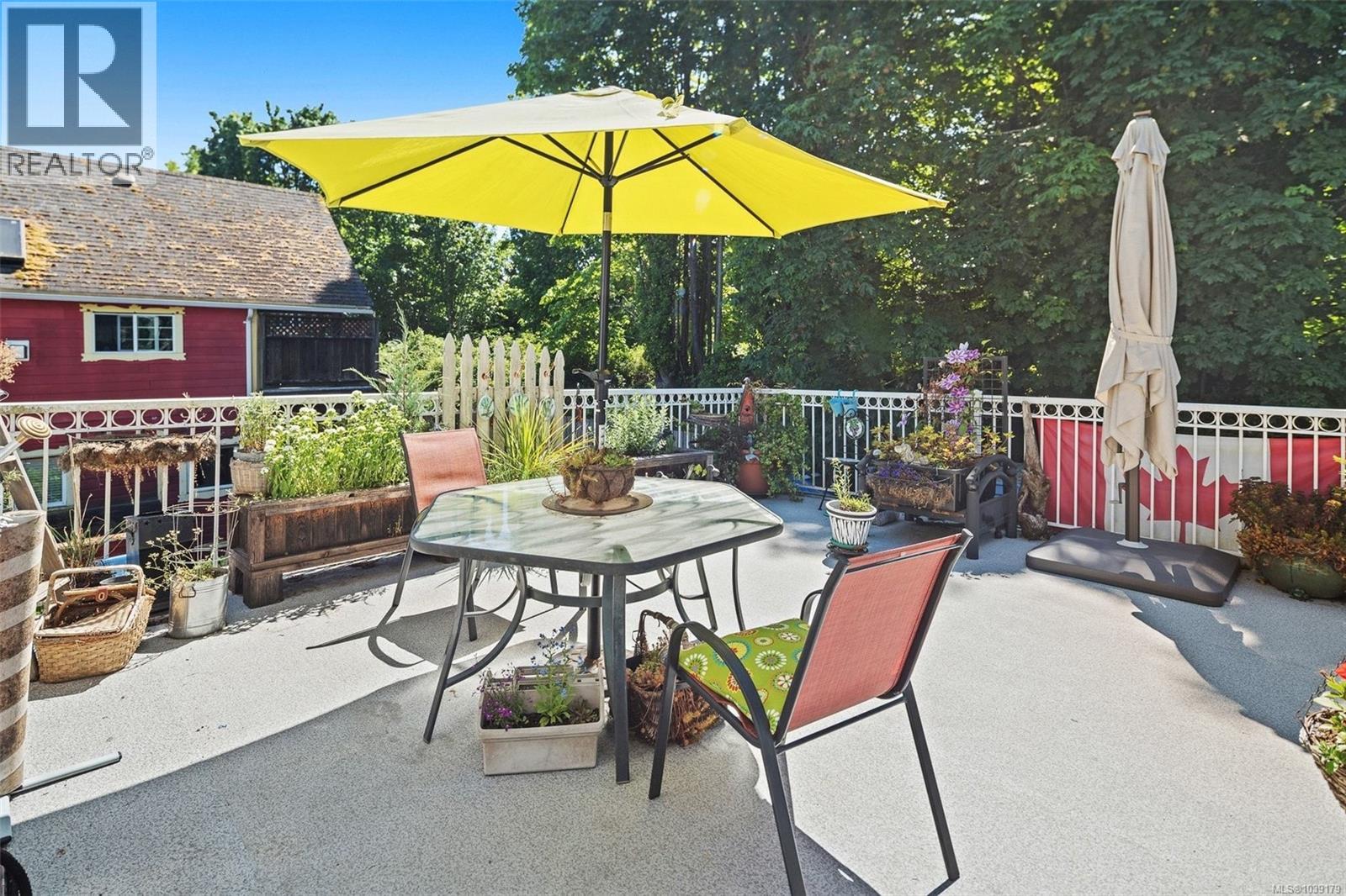 9712 Chemainus Rd - 36