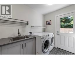 Laundry room - 513 Martina Way, Nanaimo, BC V9T0E2 Photo 10
