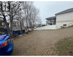 Kitchen - 1350 Bentien Road, Kelowna, BC V1X7K3 Photo 8