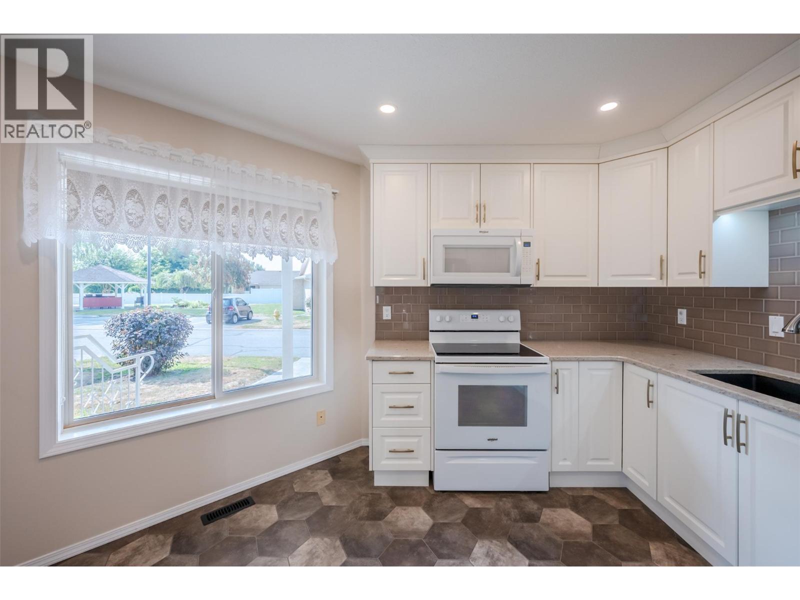 #18 115 REDWING Place - 5