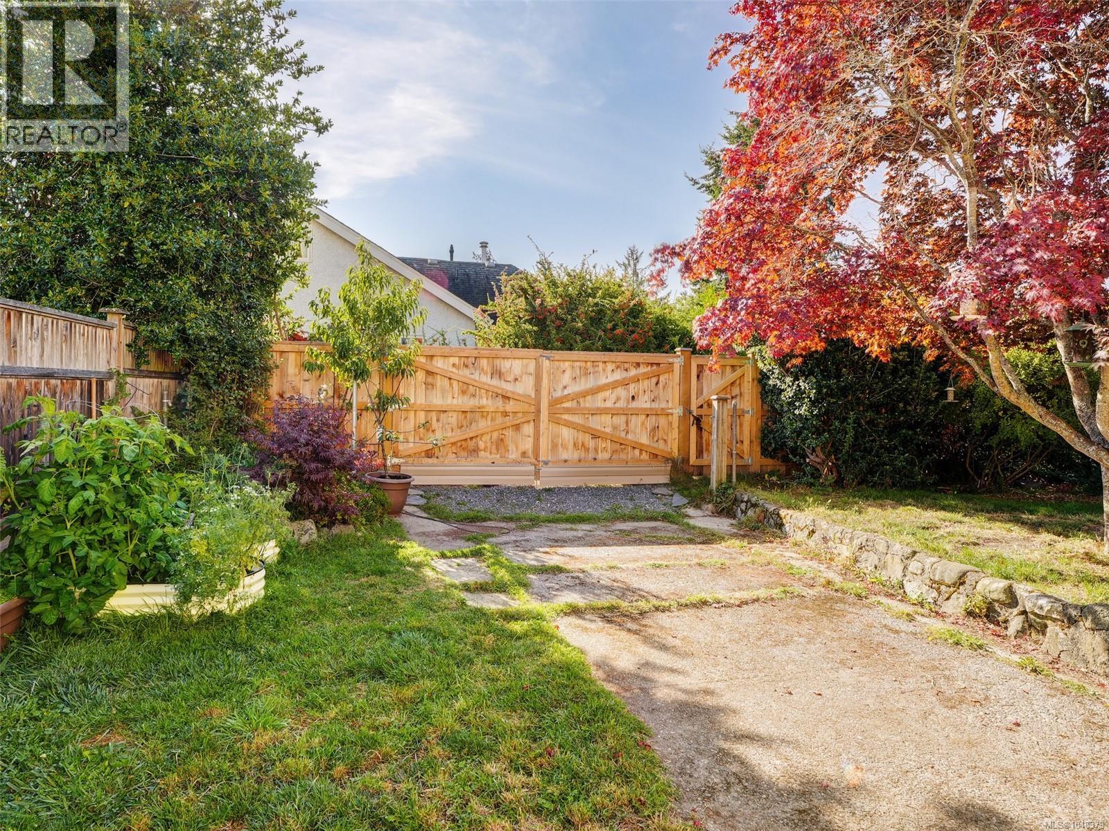 2633 Orchard Ave - Image 28