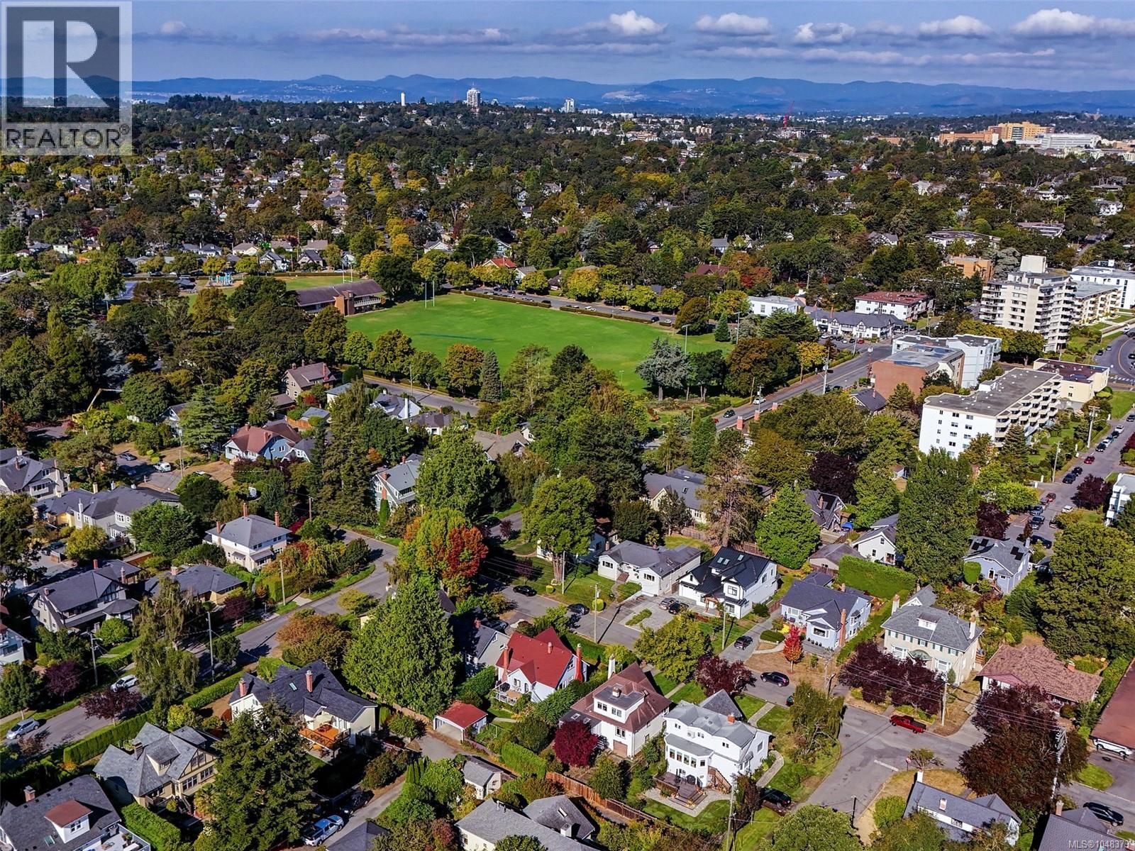 2633 Orchard Ave - Image 38