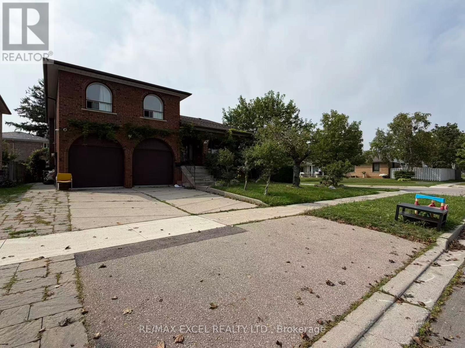 #Upper 56 Leafield Drive, Toronto (L'Amoreaux), Ontario, M1W2T2, Toronto (L'Amoreaux), Ontario — photo 2 of 5