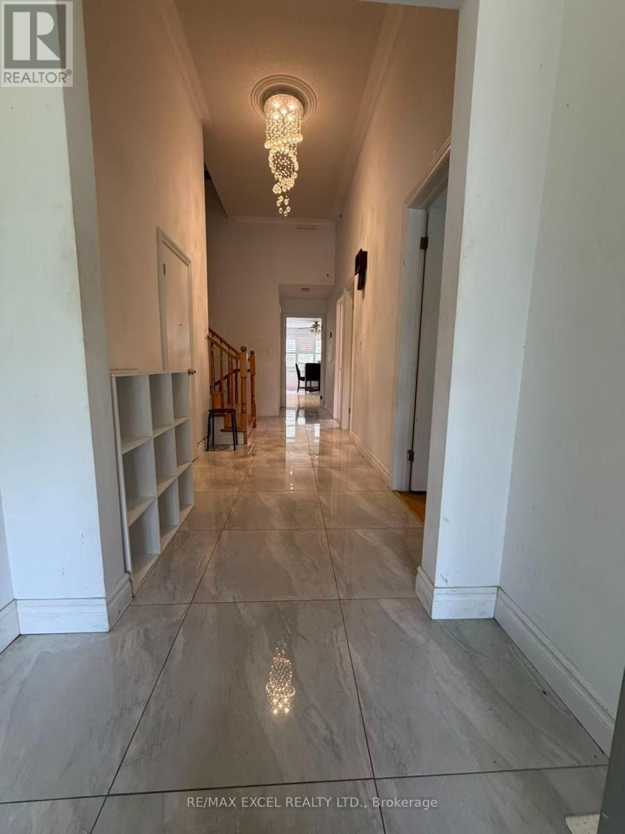 #Upper 56 Leafield Drive, Toronto (L'Amoreaux), Ontario, M1W2T2, Toronto (L'Amoreaux), Ontario — photo 4 of 5