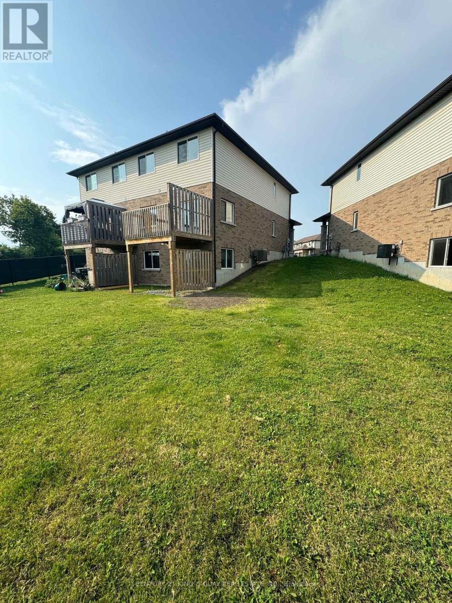 5 LEDGEROCK COURT - 18