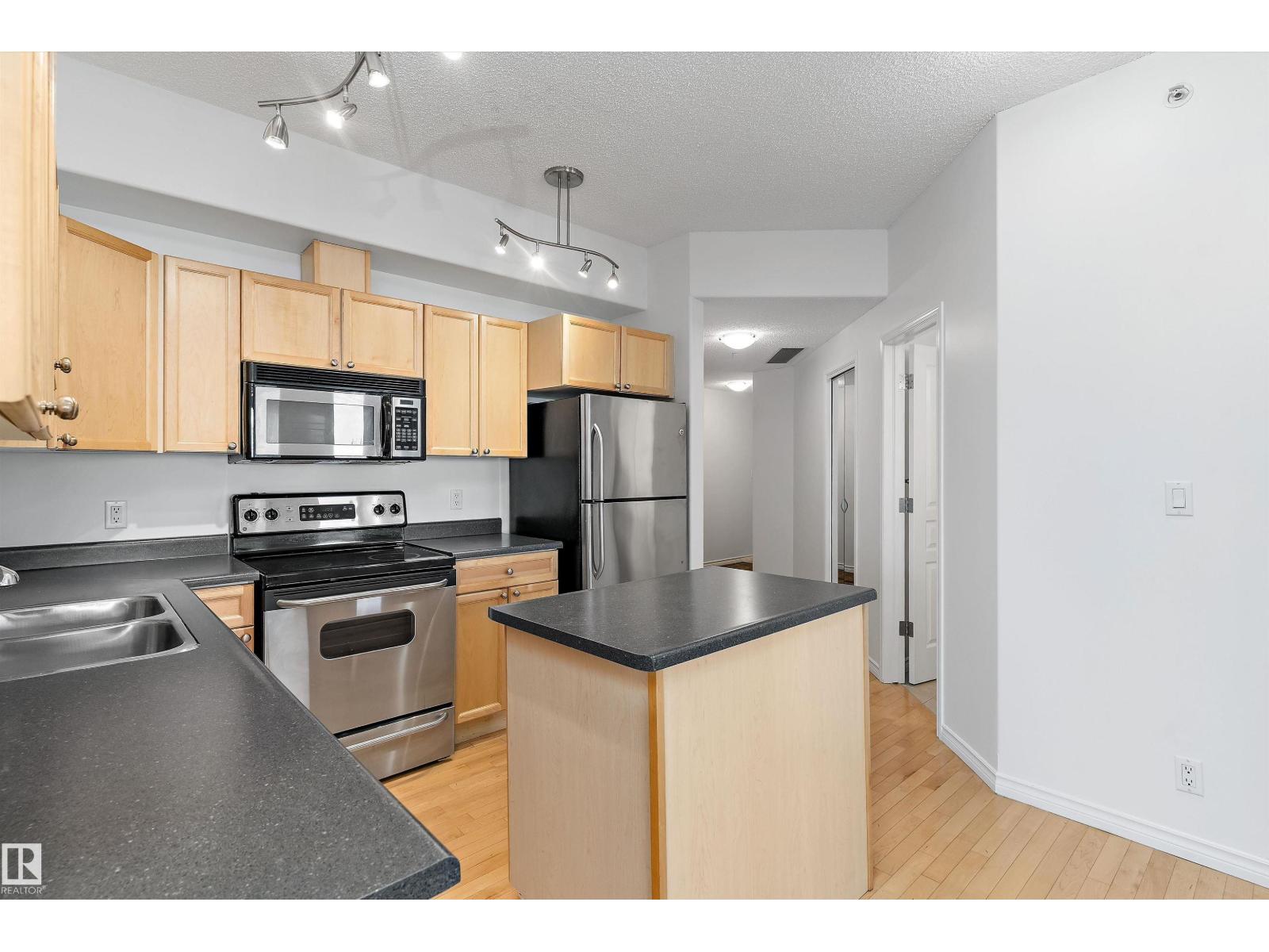 #806 10319 111 ST NW - 9