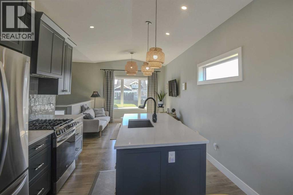 670 Anderson Close NW - 12