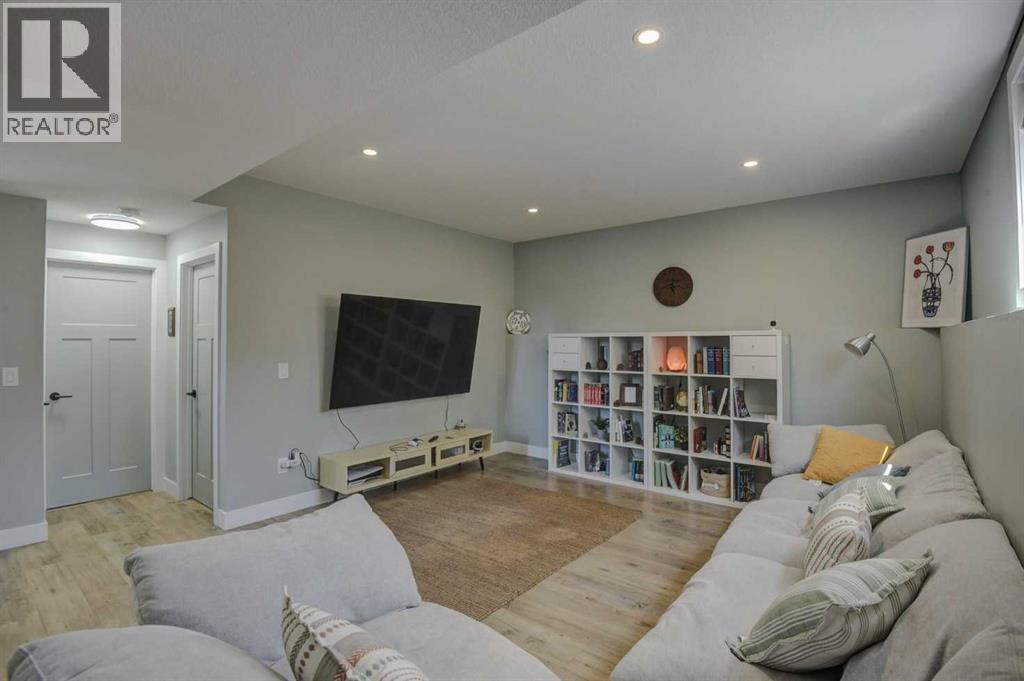 670 Anderson Close NW - 23