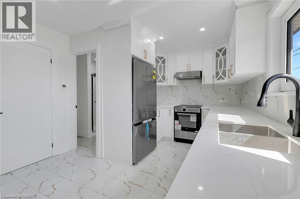 581 LANCASTER Street W Unit# 2 — photo 2