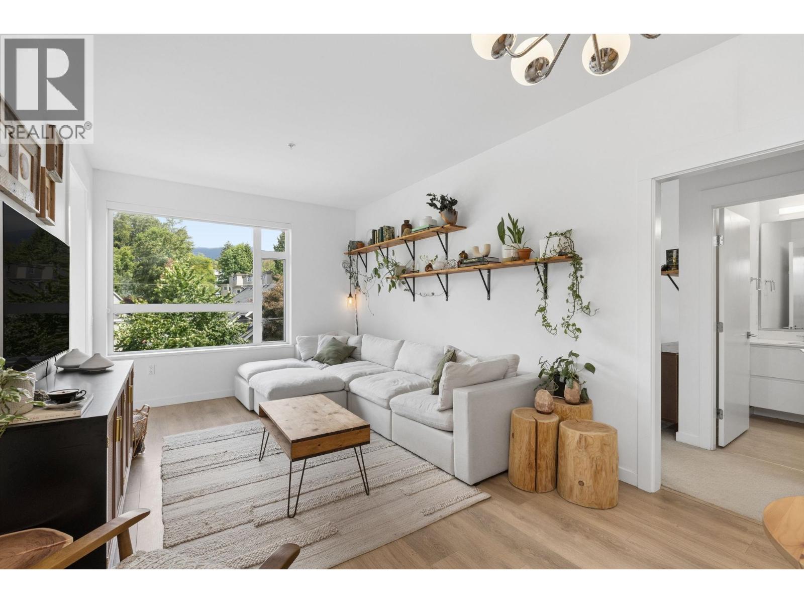 #209 715 15TH Street, North Vancouver, British Columbia, V7M1T2, North Vancouver, British Columbia — photo 4 of 5
